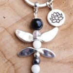 porte clé libellule hématite en hematite et pierre de lune-l'alveoledesmineraux