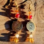 Boucles d'oreilles spirales composées de pierres en tourmaline melon d'eau, quartz rutilé et citrine- L'alvéole des minéraux