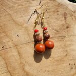 Boucles d'oreilles jaspe rouge aux jolies couleurs chatoyantes qui permet de garder dynamisme, vitalité tout en régulant ses émotions.