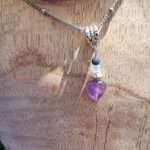  Pendentif coeur amethyste composés d'un coeur en améthyste de 10mm et de perles d’amazonite en 4 mm et de lapis lazzuli en 4 mm.