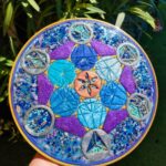 Grand Métatron bleu composé de minéraux. une invitation à l'éveil spirituel. Rehausse le taux vibratoire de votre pièce. Fait main