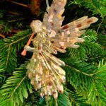 Fée Meliane orgonite est une jolie fée orgonite nommée Méliane reliée au monde des abeilles et du coeur divin. Création unique. Fait main