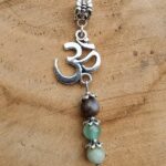 Pendentif Om amazonite avec 3 pierres de 6mm