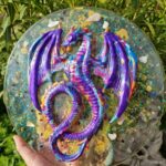 Dragon galaxie orgonite composé de minéraux magnétisé. création unique