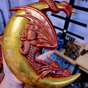 Orgonite Dragon lune rouge - minéraux et métaux - création- alveole des minéraux