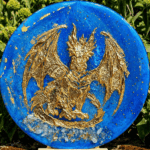 tableau énergétique dragon doré 40 cm création vibratoire sur boi